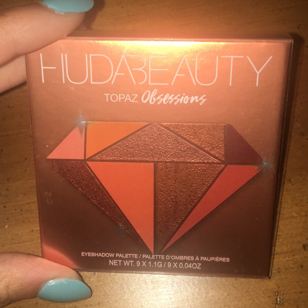 HUDA BEAUTY “ topaz obsessions palette”
